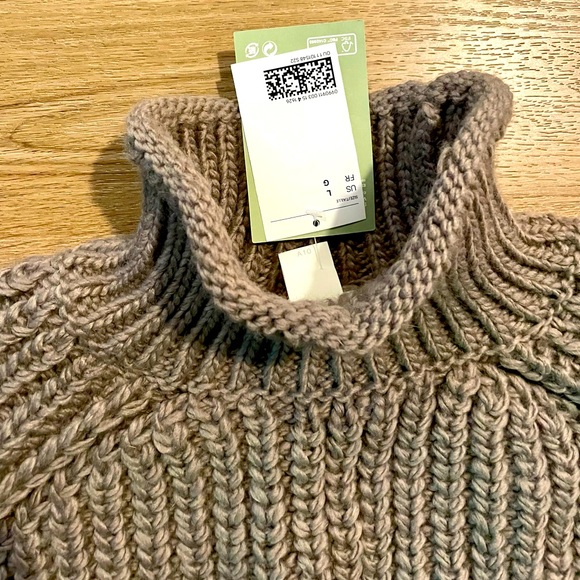 NWT Women’s Knit Sweater - Picture 5 of 5